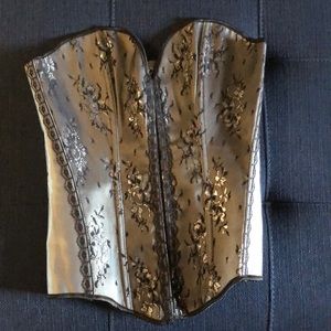 Coquette corset size large.